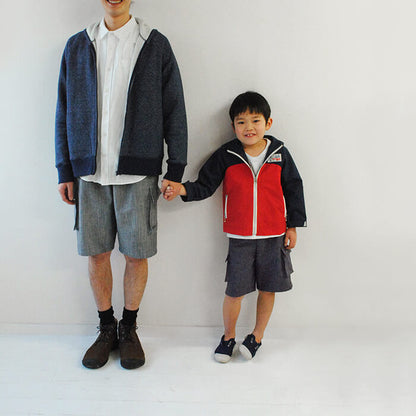 左:メンズMサイズ（モデル身長:175cm）
右:120サイズ（モデル身長:121cm）