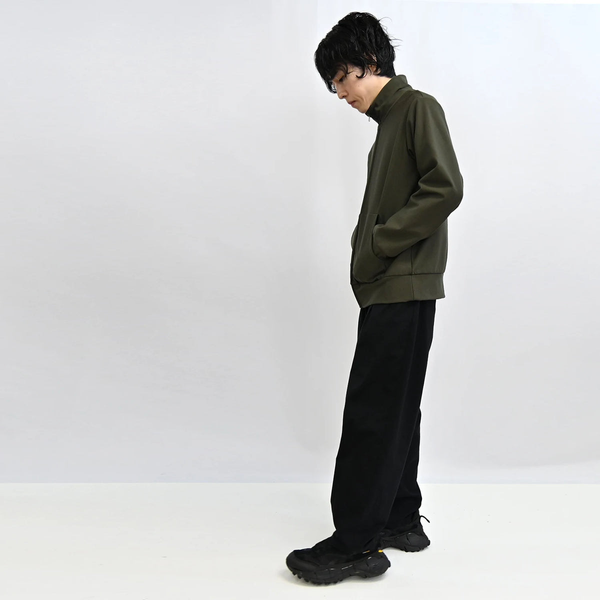 メンズMサイズ/フルジップタイプ/長袖（前裾アレンジ）
（モデル身長:169cm）