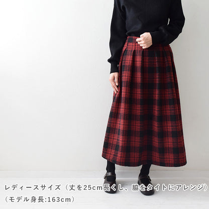 タックの入ったスカート