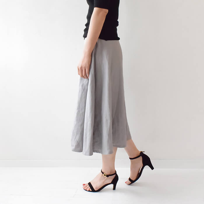 灰色フレアスカート テクスチャー生地 匠シリーズ/洗える】ソフトフレアスカート（膝丈スカート） | Reflect