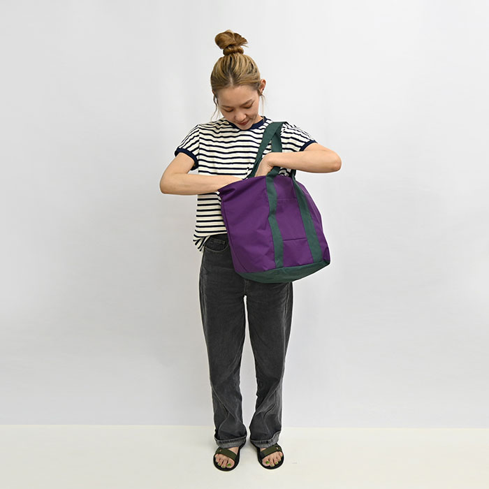 みーちゃん　超撥水生地　ファスナーバッグ　ハンドメイド みーちゃん 超撥水生地 ファスナーバッグ ハンドメイド 撥水加工！バイ